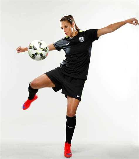 Carli Lloyd: USWNT World Cup midfielder determined as they。